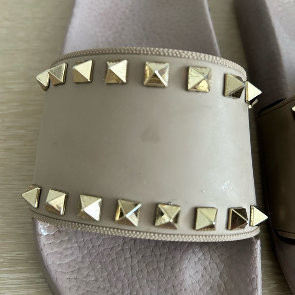 Valentino - ROCKSTUD RUBBER SLIDER SANDAL - Picture 6 of 8